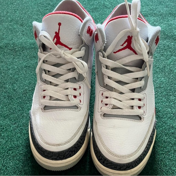 - jordan red 3s - Picture 1 of 4